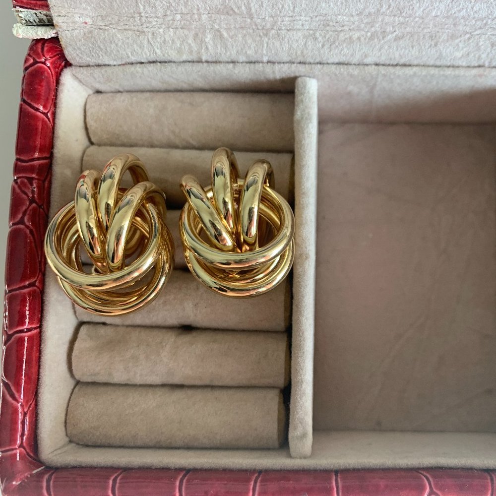 Gold knot earrings - large